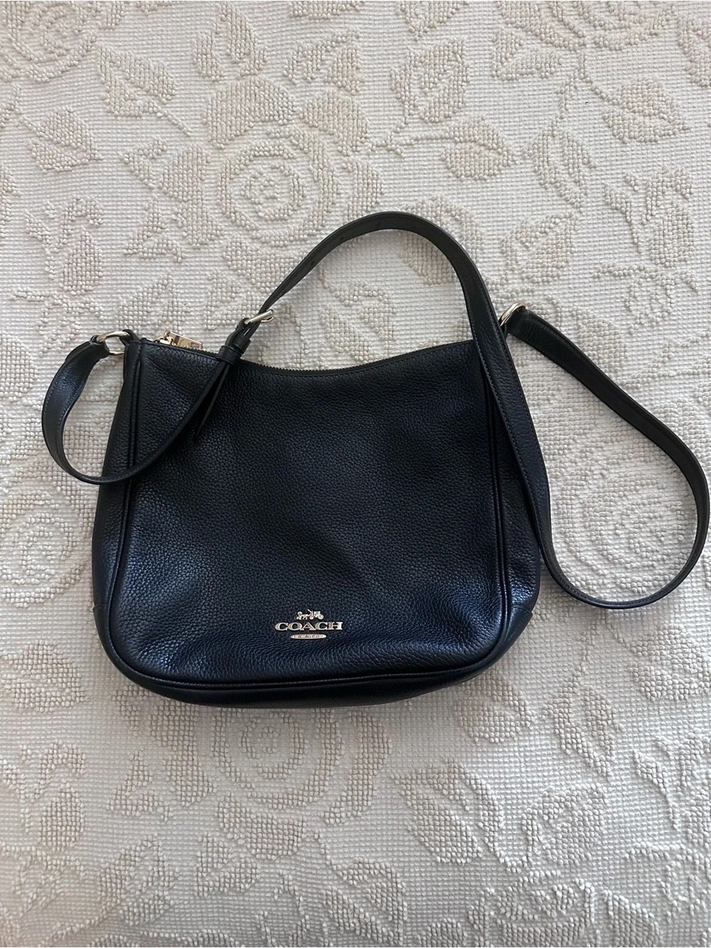 Coach file shoulder